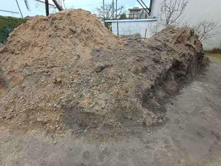 Ziemię ogrodową oddam - 12 m3 - glina i ziemia ogrodowa