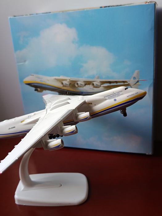 АН-225 "Мрія"модель 1-400