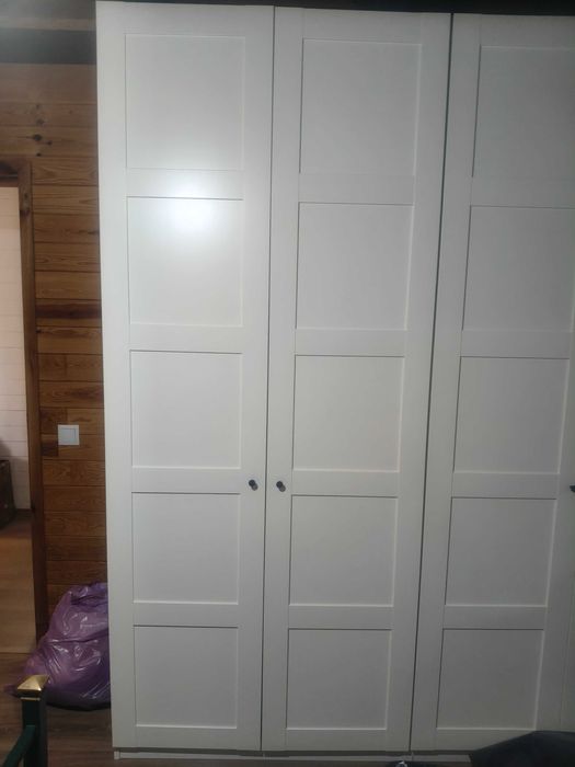 Roupeiros brancos como novos