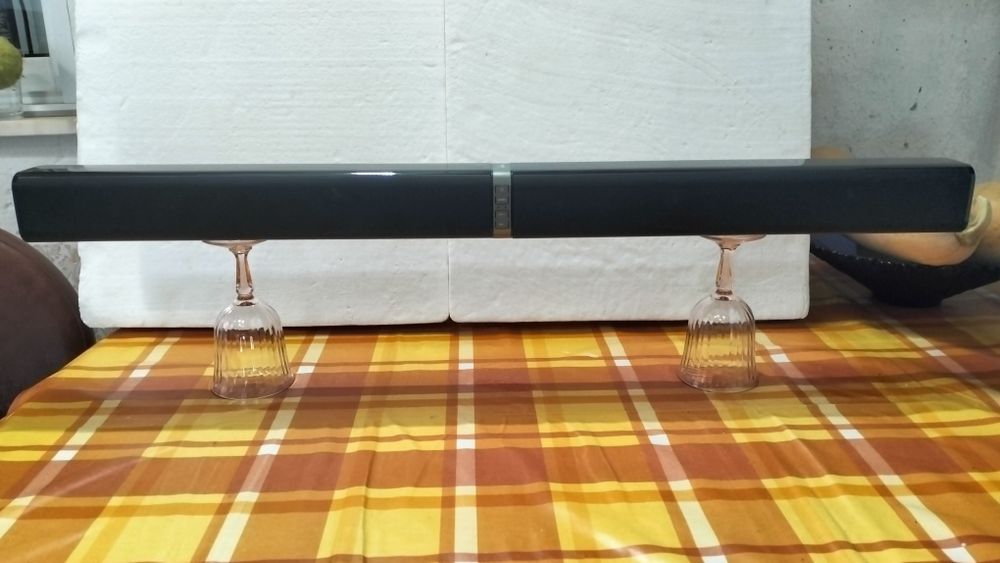 Soundbar  com 80 cm de comprimento.