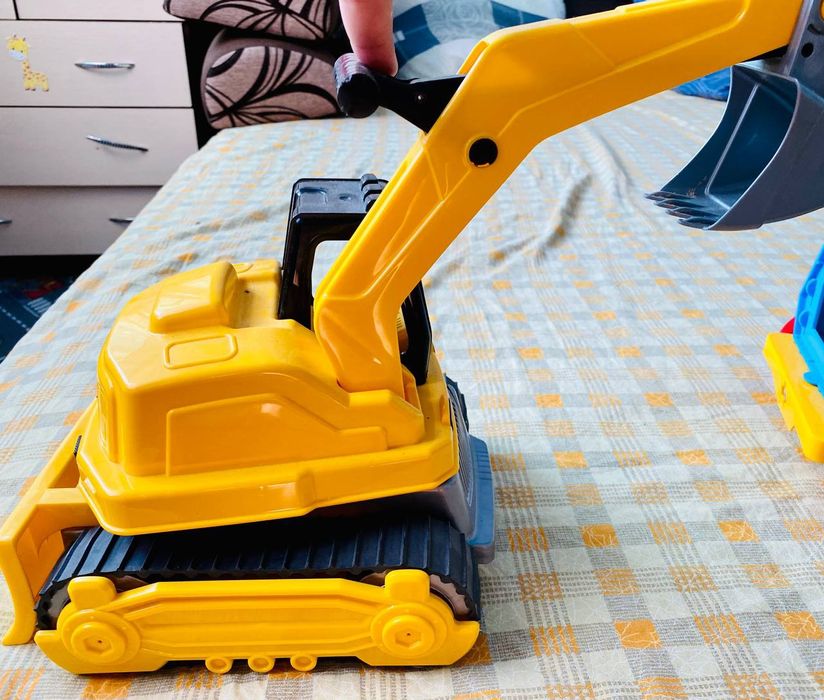 Машинка экскаватор.