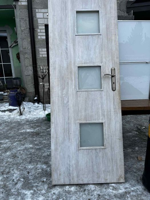 Solidne, drewniane drzwi