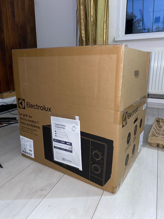 Мікрохвильова піч Electrolux