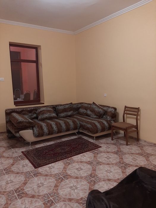 Будинок біля басейнів в центрі