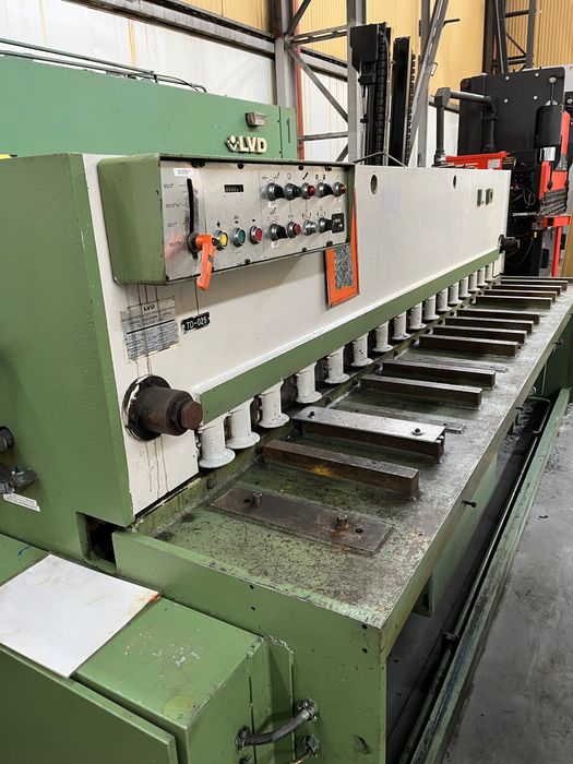 Гільйотина Ножиці Гільйотинні LVD 3000mm