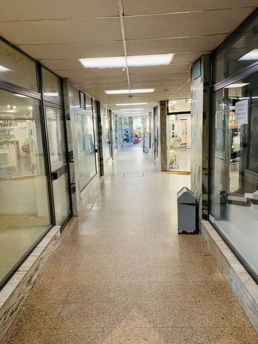 Vende-se Loja 15 m² renovada – Centro Comercial Liz, Leiria
