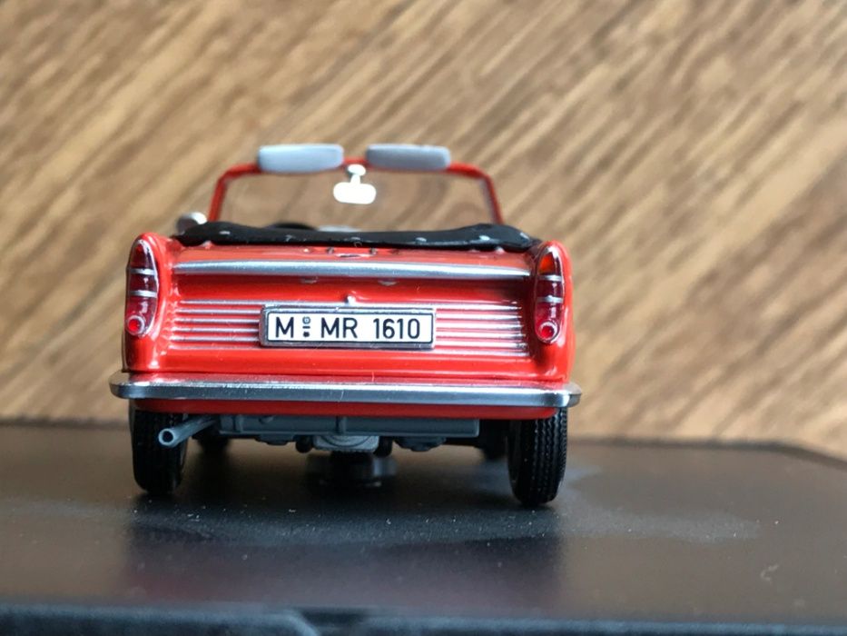 BMW 700 Cabrio 1961 Vermelho (miniatura de colecção MINICHAMPS, 1:43)