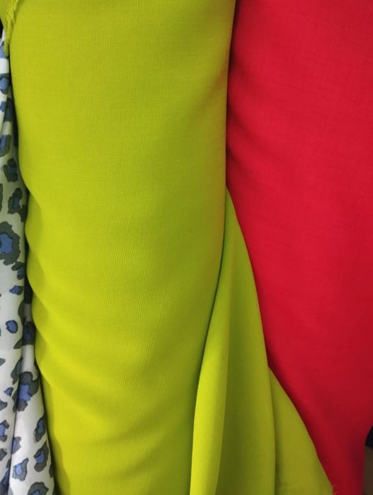 Шифон лен .  Похоже на креп шифон. Почти не светится