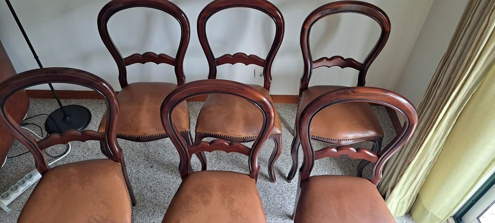 Vendo mesa e 6 cadeiras