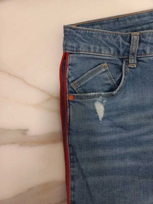 Dżinsy Zara z przetarciami M 38