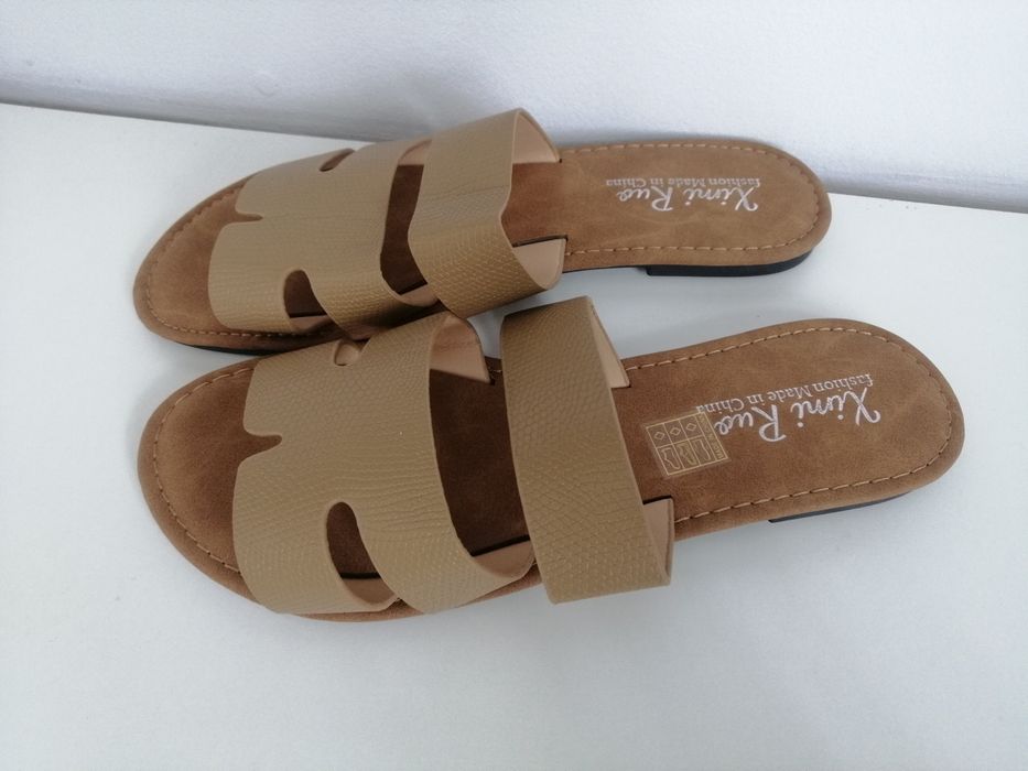 Nowe Sandały Nude 40