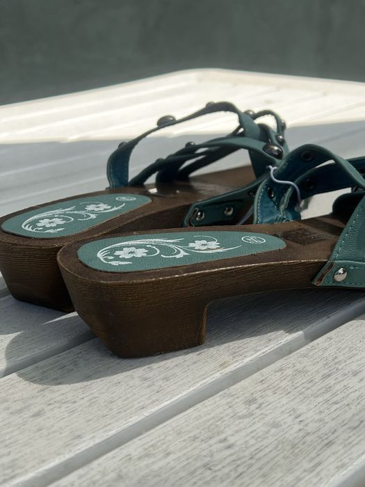 Босоніжки жіночі