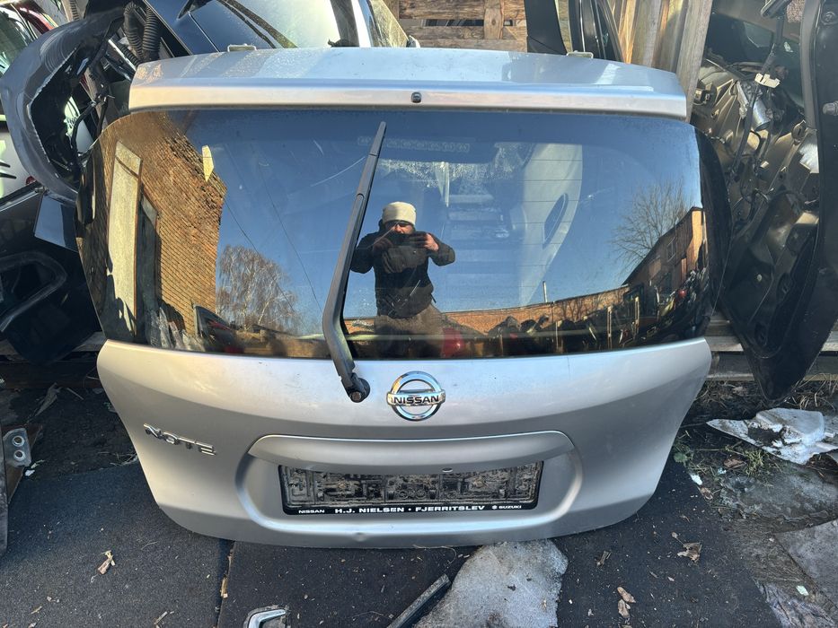 Кришка багажника Ніссан Нот ляда Nissan Note