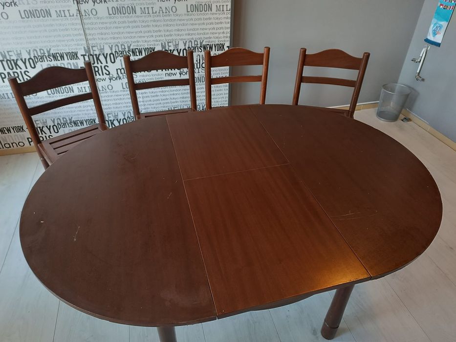 Mesa e 4 cadeiras