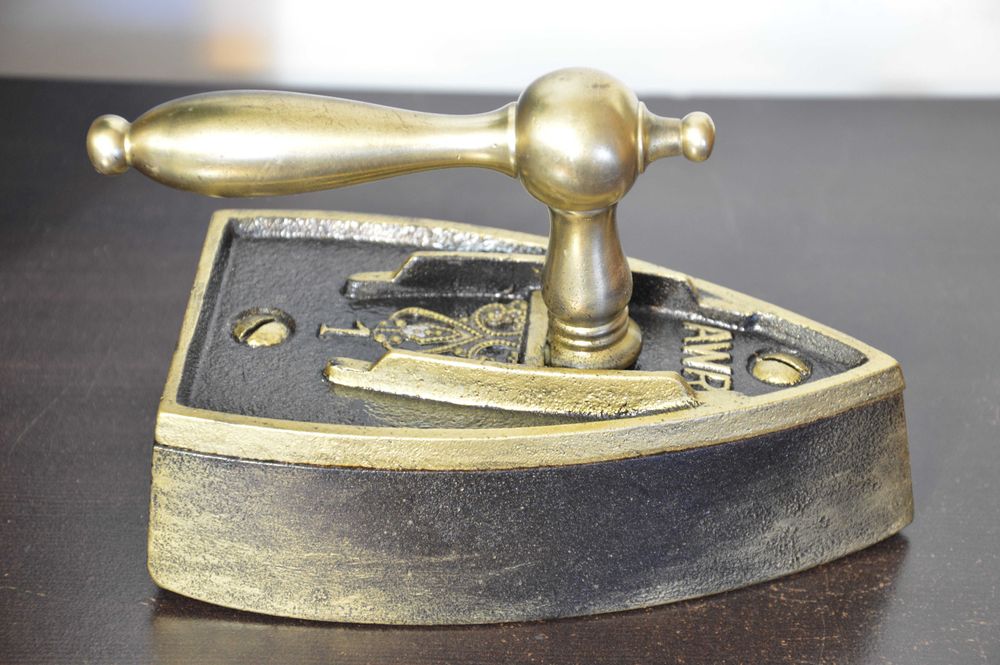 ŻELAZKO wyjątkowe żeliwne przedwojenne sygnowane