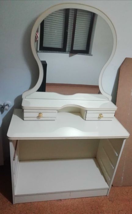 Toucador de quarto com gavetas e espelho (LER DESCRIÇÃO)