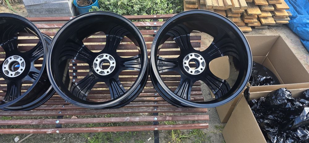 Felgi BMW X5 E70 F15 VW AMAROK 5x120 R22 ET35 Otwór piasty 74.1