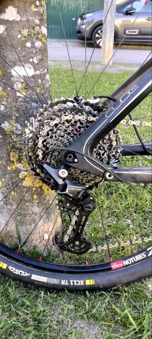 Bicicleta de BTT Cube AMS100