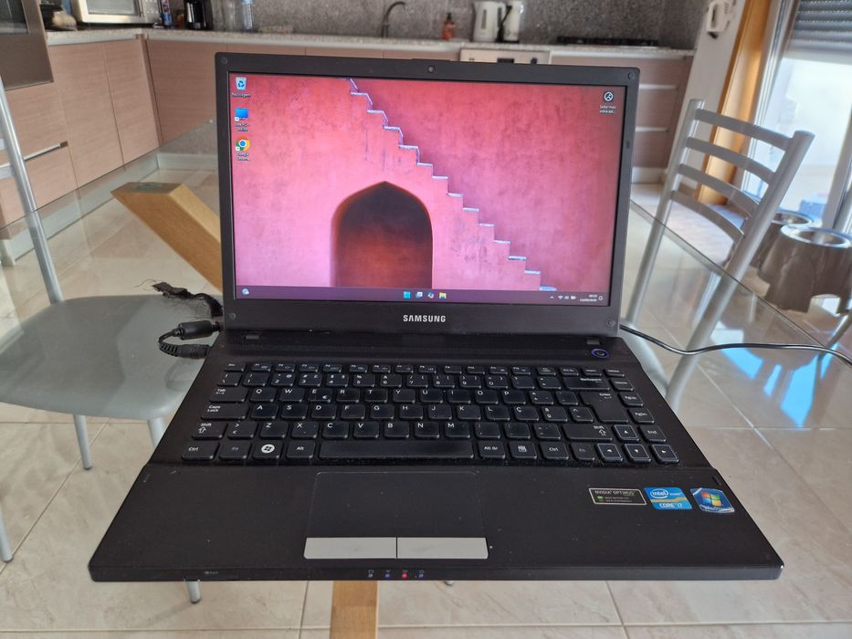 Samsung  NP300V4AH Core i7