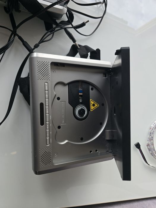 Dvd  z usb do auta 2 monitory