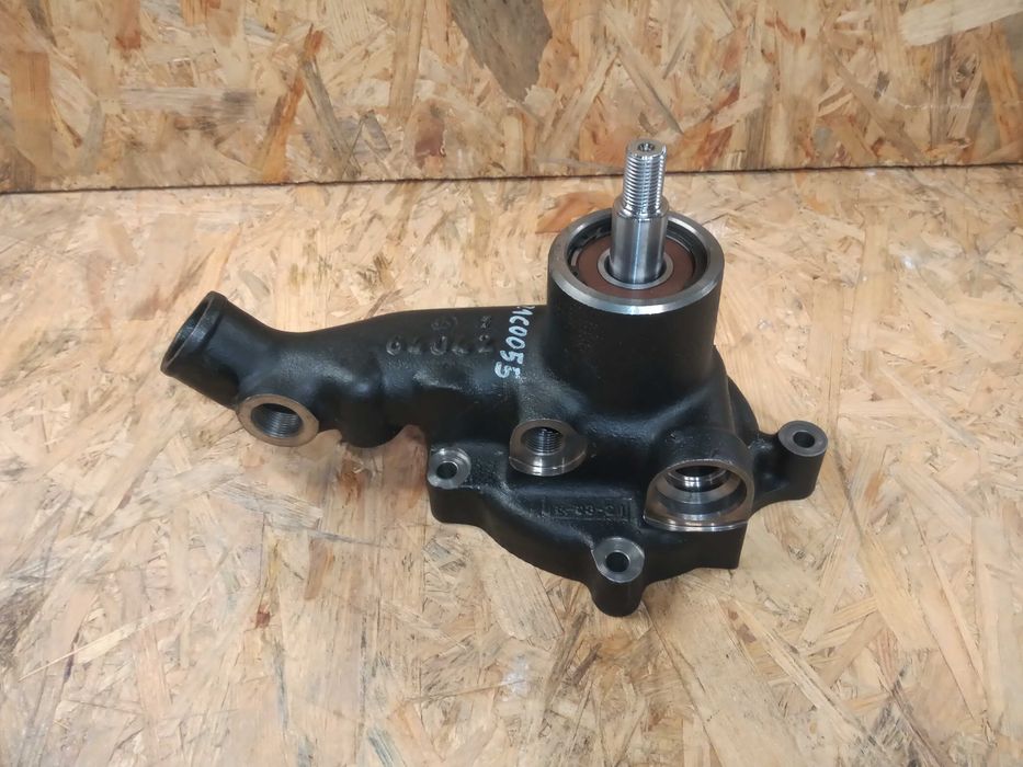 Pompa wody Valtra Valmet Sisu