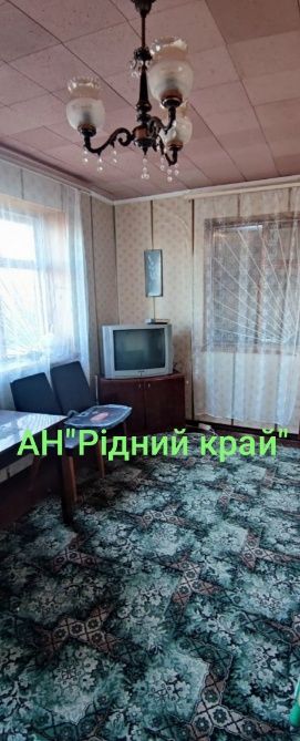 Дешево продається капітальна 2 пов. цегляна дача з ділянкою .