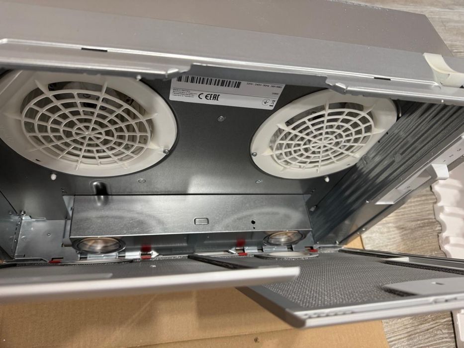 Знижка! Продам терміново! Вбудована витяжка BOSCH DHL555BL