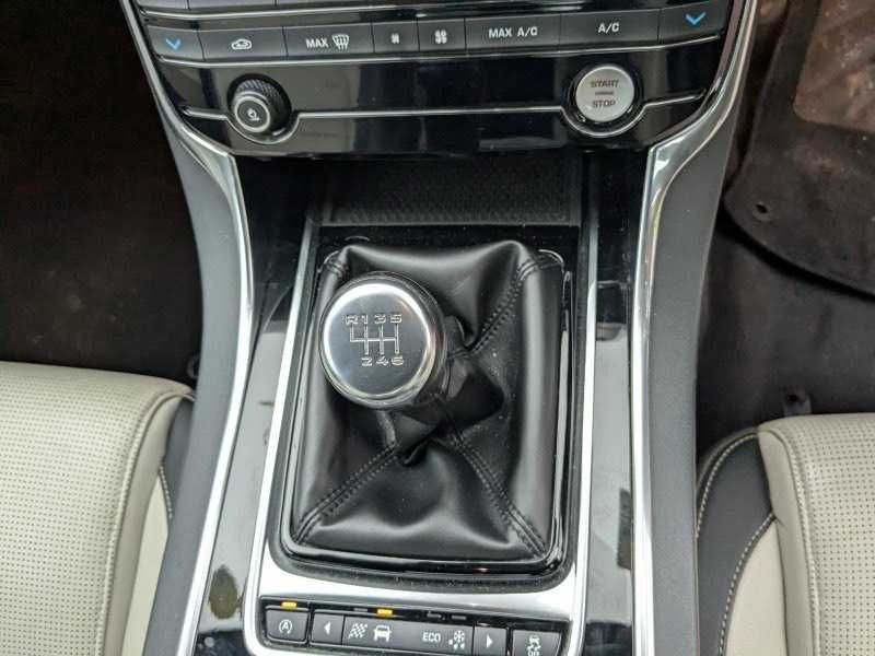 Jaguar XE 2.0D 2017 (Para Peças)