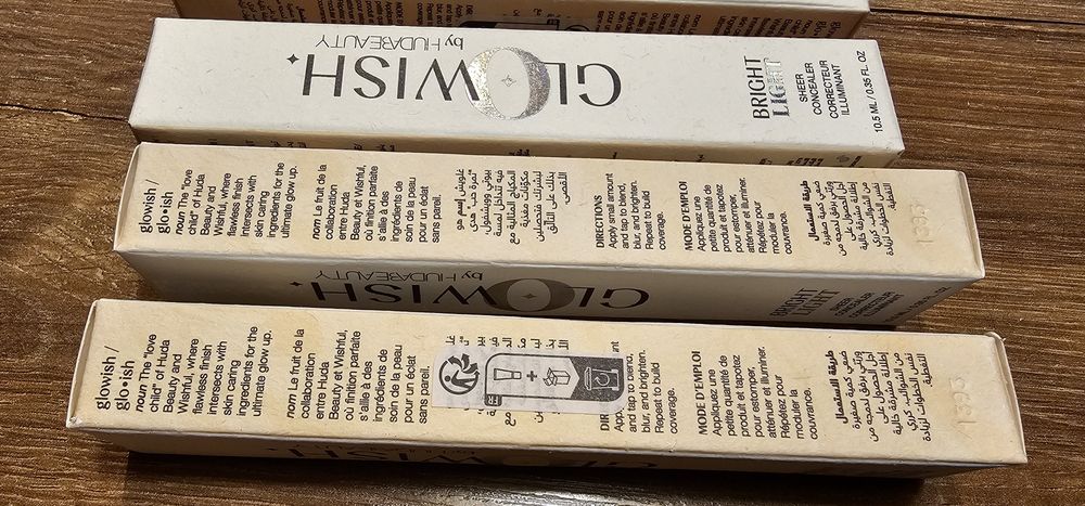 Huda Beauty hudabeauty paletka cieni rozświetlacz eyeshadow  korektor