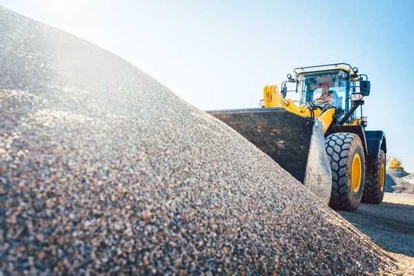 Пісок річковий і щебінь. Підсипка Песок речной, песок овражный, щебень