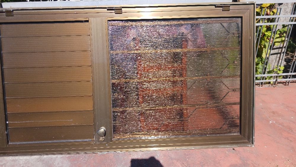 Vendo uma porta e 5 janelas de alumínio