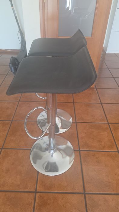 Dois bancos de  bar