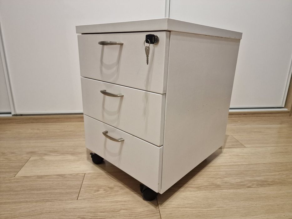 Biały, drewniany kontenerek z szufladami 43,5x52x52