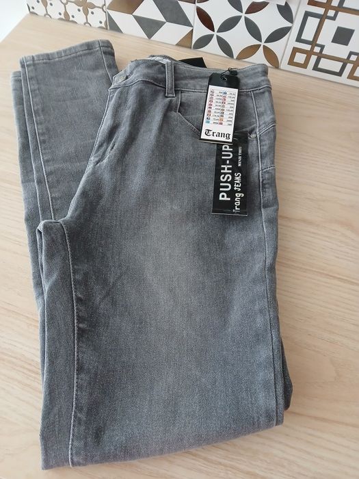 Damskie spodnie jeansowe