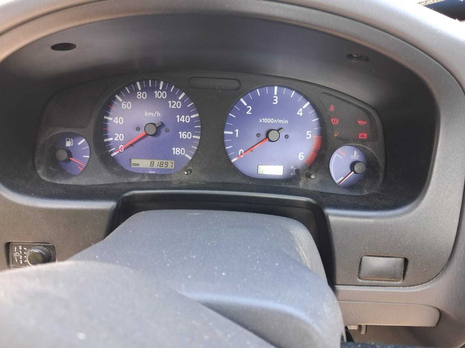 carrinha NISSAN estimada e pouco usada