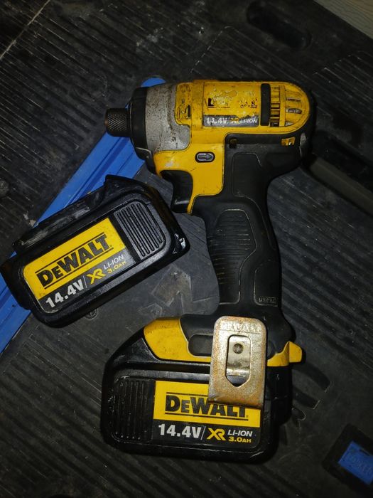 Zakrętarka Dewalt Dcf 835 + akumulatory