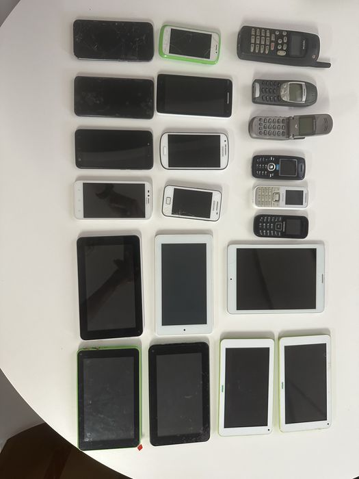 Lote 21 equipamentos telemoveis e tablets