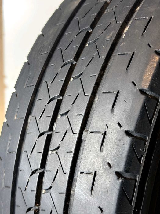 Pneus Bridgestone Duravis R660 - 215/70/15 C - Excelentes