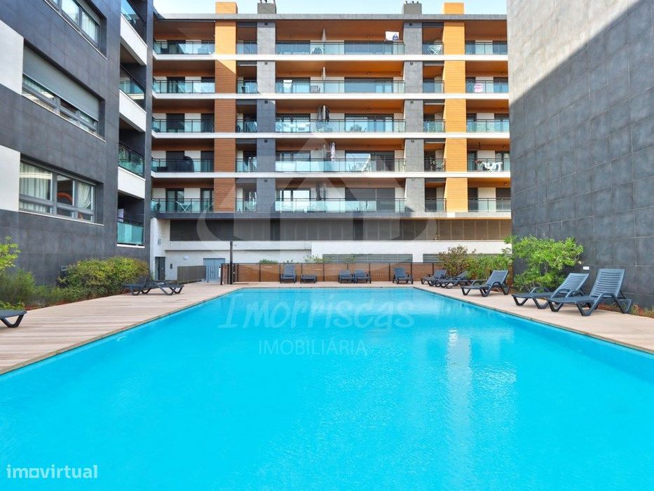 Apartamento T3 com box no Condomínio Blue Garden, em Sacavém