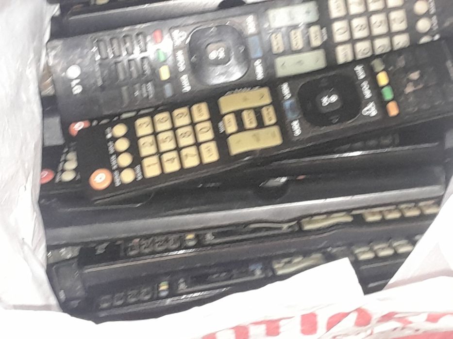 Vendo diversos comandos LG. 4€ cada