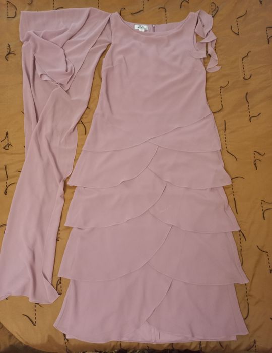 Елегантне світло- сірєнєве жіноче плаття.