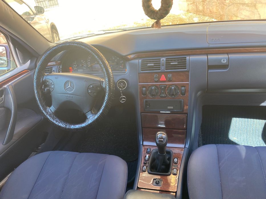 Mercedes Benz E 220 - 143 CV - 7 Lugares c/ avaria