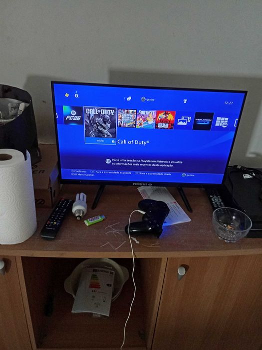 TV 24 polegadas mais PS4 pro mais comando do mais 5 jogos