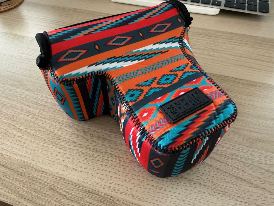 USA Gear Capa para câmara DSLR com proteção de neoprene, alça para cinto e armazenamento de acessórios