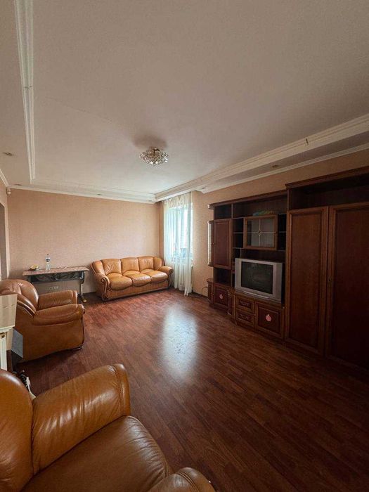 Продам 2-к  квартиру укомплектовану - Слободка, готові під програми, вул. Паркова