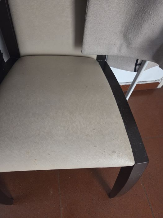 Mesa extensível madeira maciça + vidro temperado + 6 cadeiras