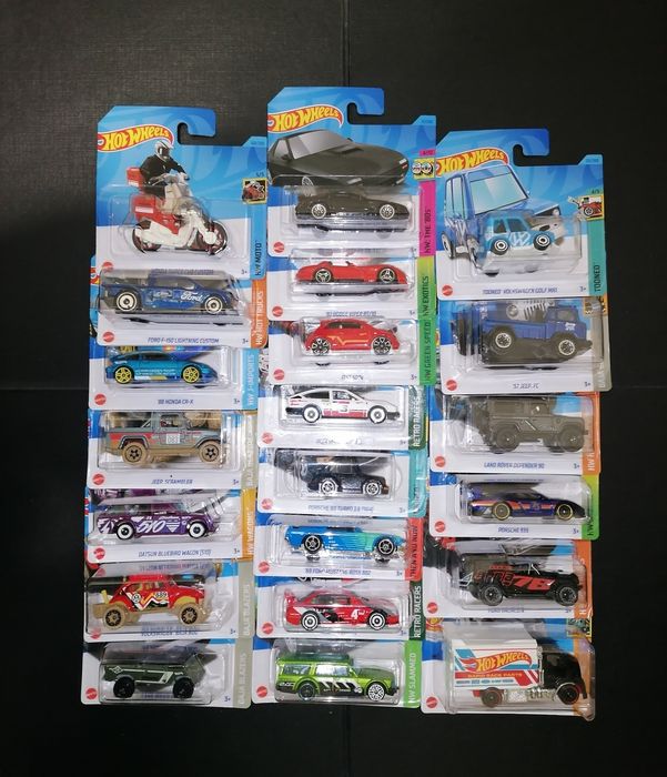 Vários Hot Wheels 2023