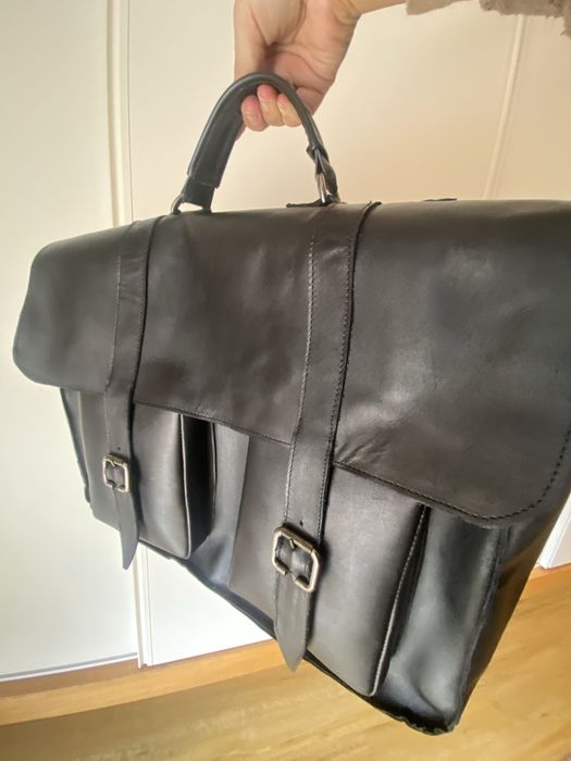 Mochila em pele preta