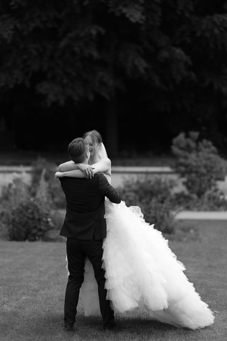 Suknia ślubna z ozdobną górą księżniczka