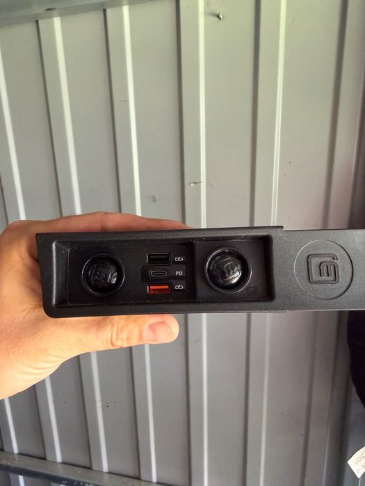 Ładowarka samochodowa do VW Passat B6/B7/CC/R36 Szybkie ładowanie zapalniczki Dual USB i Type-C PD3.0 2.0 do iPhone